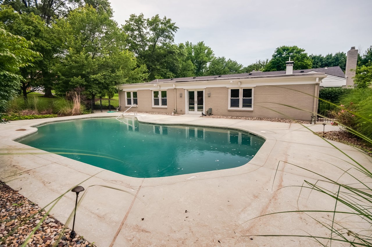 Sophisticated Ladue Ranch With Pool and Carriage House