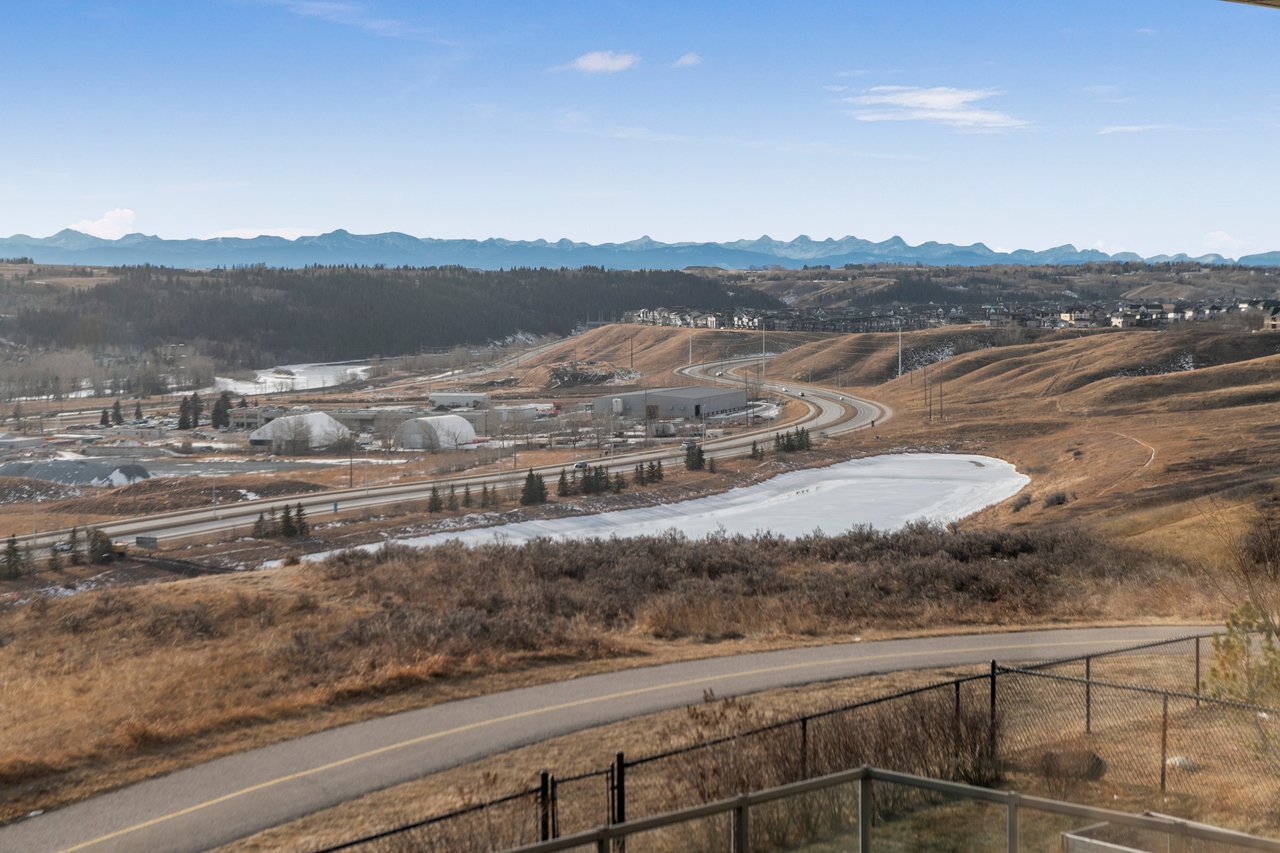 98 Tuscany Ravine Close NW