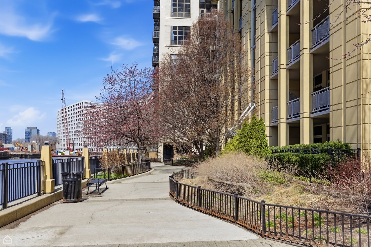 702 N Larabee Street unit 1206 