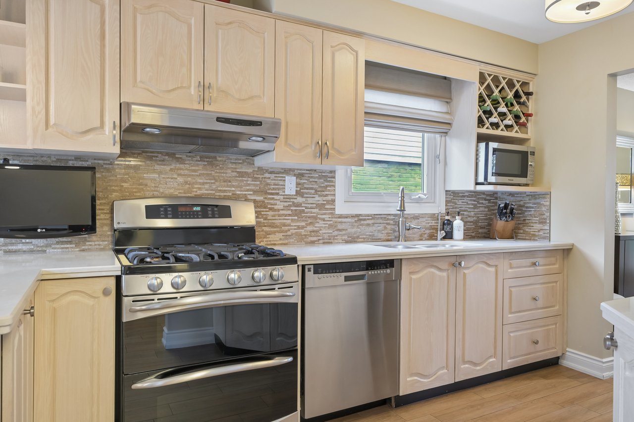 Ravine Living in Glen Abbey!