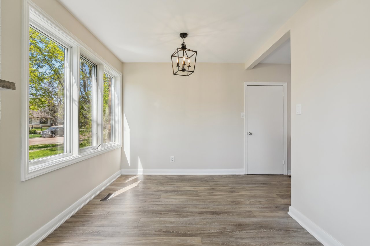 Bungalow on 60' x 125' lot with endless potential