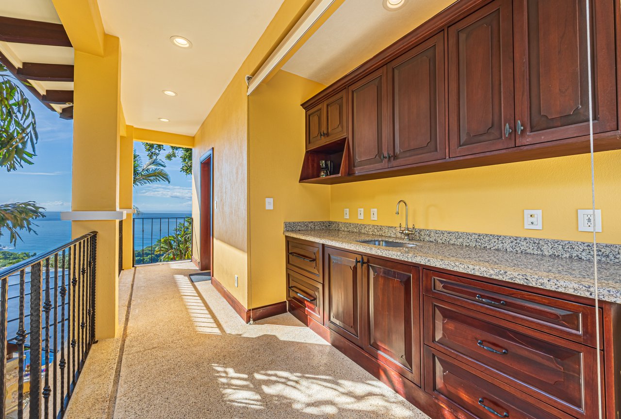 Nido Escondido, Playa Dominical