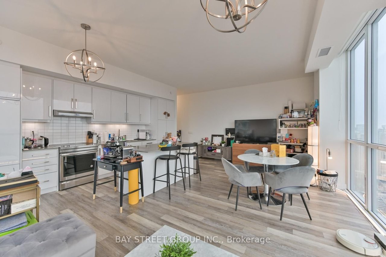 PENTHOUSE IN THE HEART OF NORTH YORK