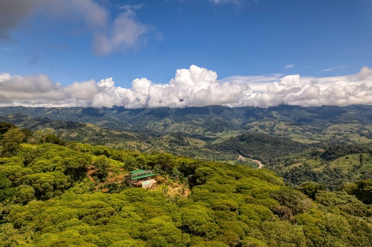 NEW PRIVATE MOUNTAIN HOME WITH OCEAN VIEWS ABOVE LAGUNAS