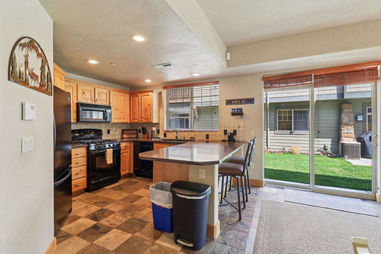 6010 N Fox Pointe