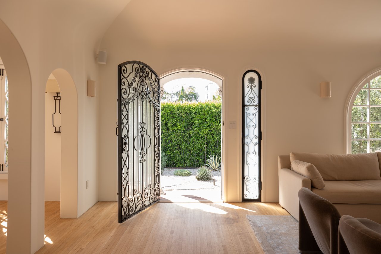 330 N Arden Blvd, Hancock Park