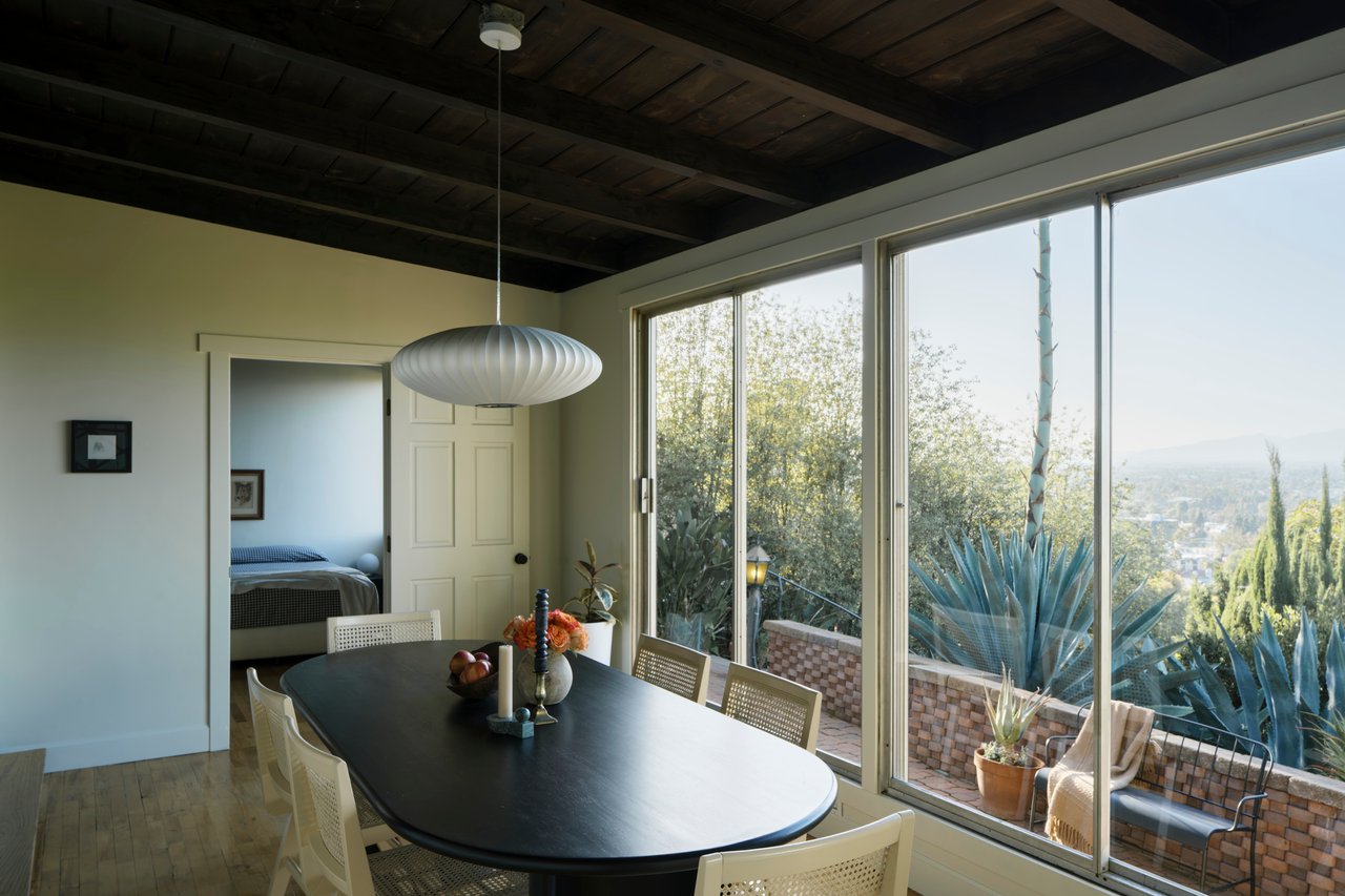 11764 Laurelcrest Drive in Studio City