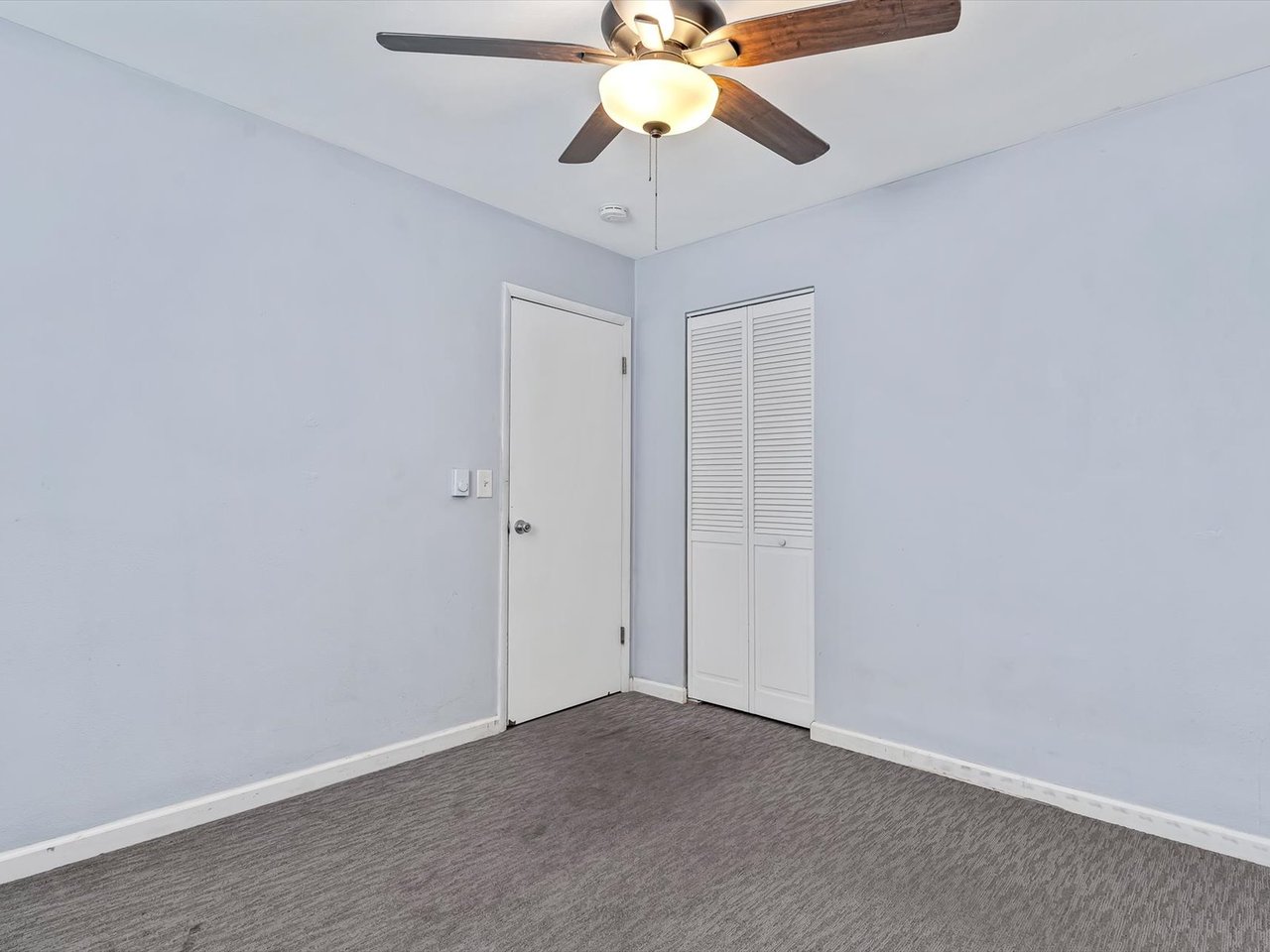 Prime Fairview Heights Triplex – Live for Less or Boost Your Cash Flow!