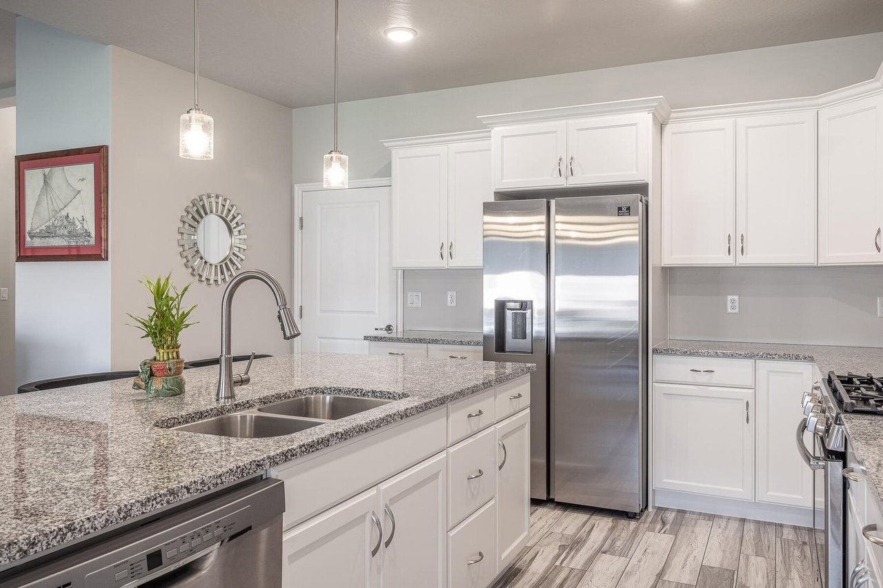 804 N Sandy Talus Dr