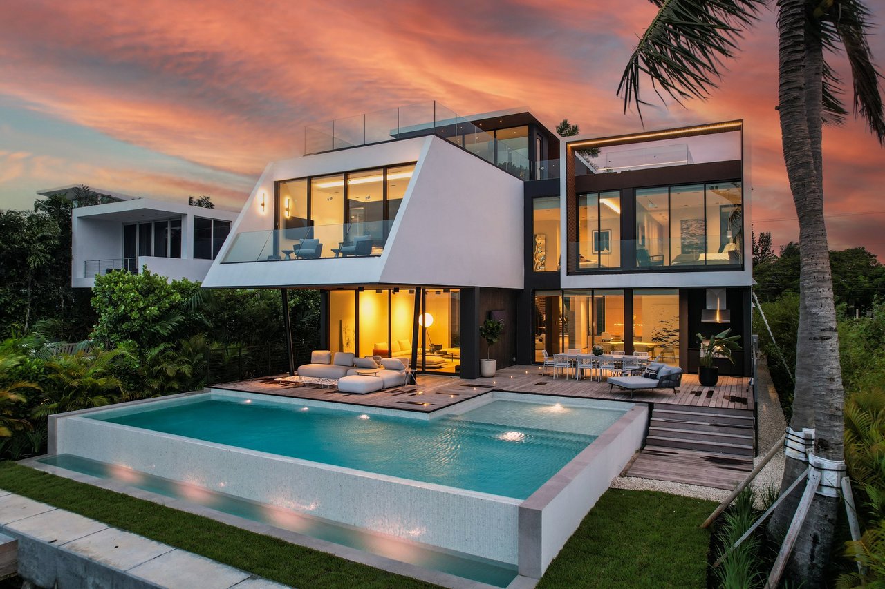 February 2025 | Sabal Development, led by Pascal Nicolai, Finalizes $20.6 Million Sale of Exquisite Venetian Island Estate