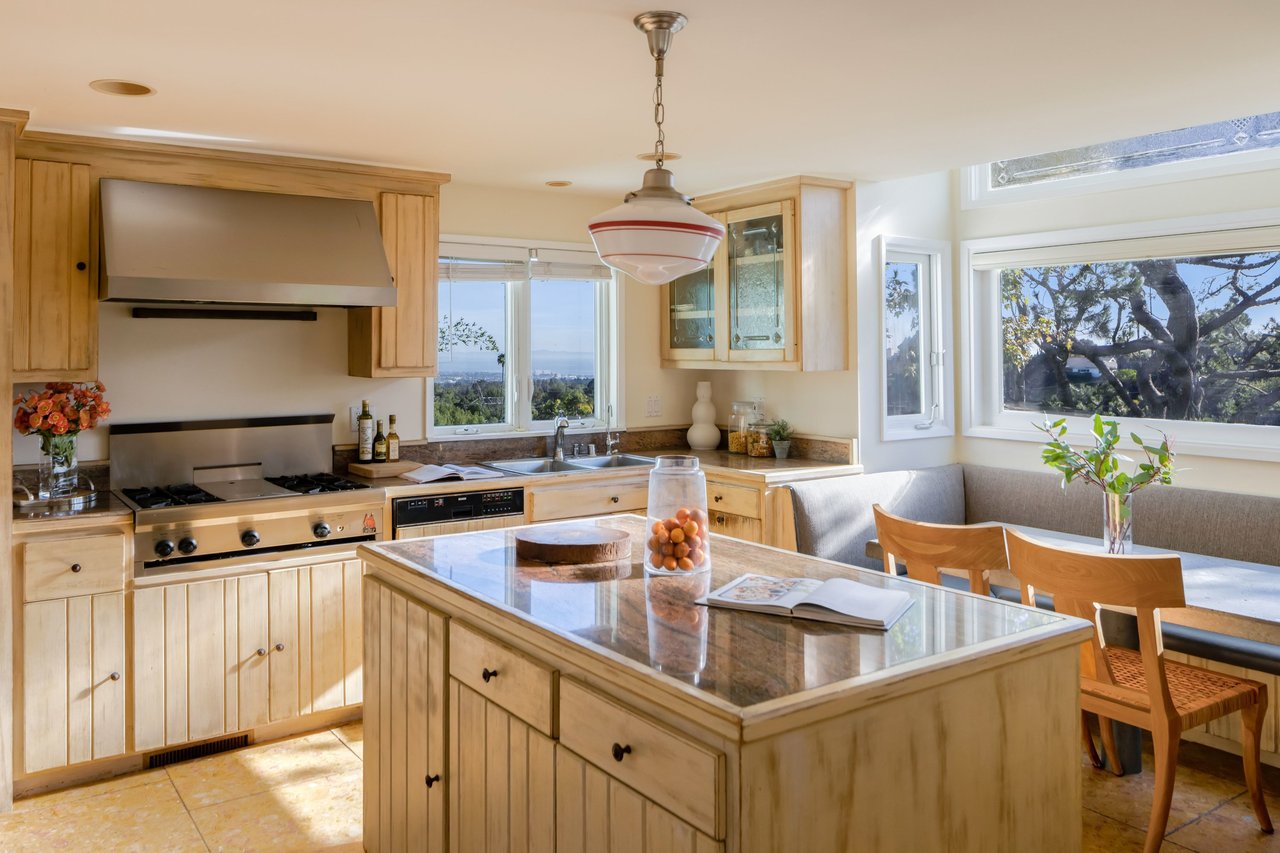 1030 N. Kenter Avenue