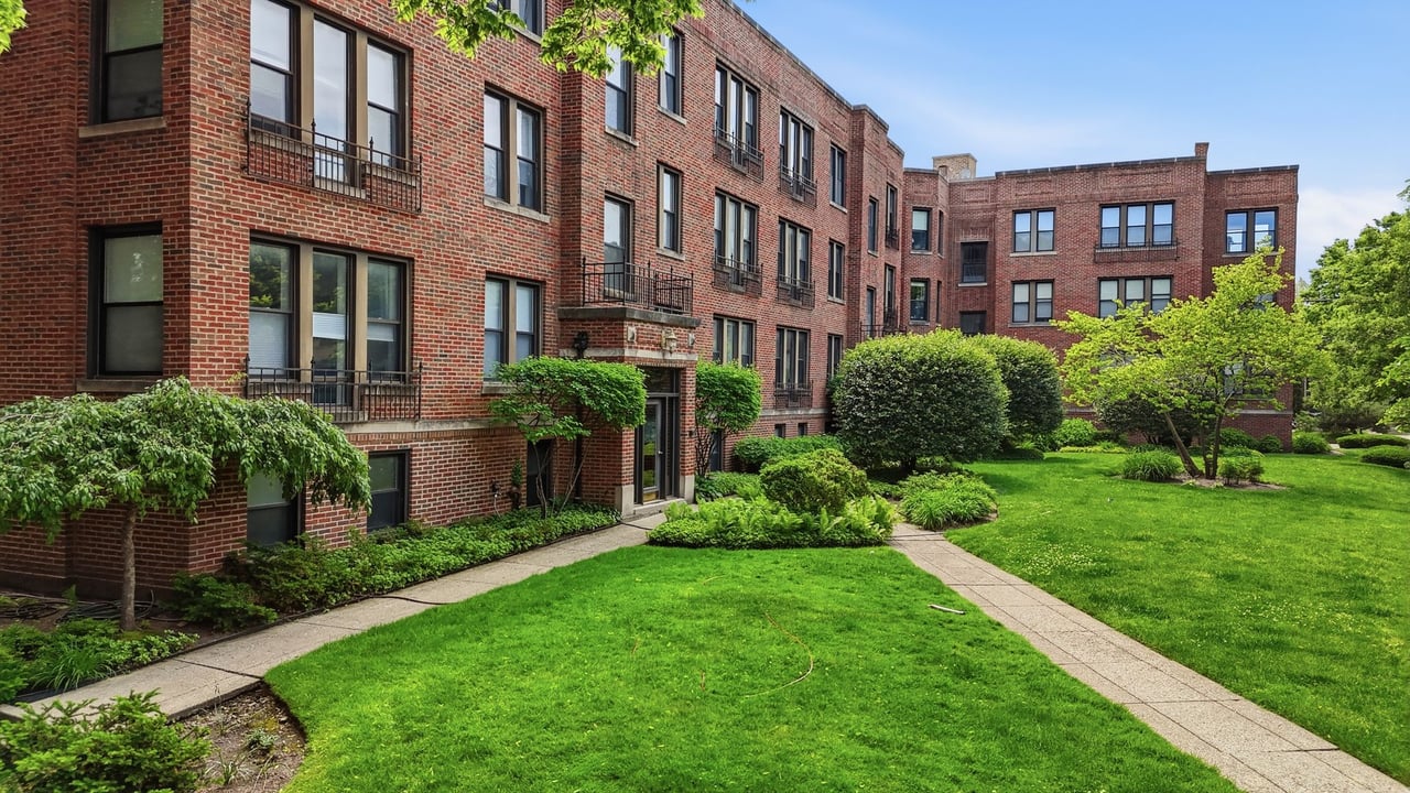 Discover one of the best condos for sale in Evanston, IL. Located at 622 Judson Ave, Unit 2 in Southeast Evanston (60202), this 2-bedroom, 1-bath vintage condo sits inside a classic 1924 brick courtyard building — just blocks from South Blvd Beach and Lake Michigan. Features include hardwood floors throughout, a gas fireplace, updated kitchen with granite countertops and stainless steel appliances, in-unit laundry, private deck, and basement storage. Walkable to the Purple Line El and Metra, with top-rated Evanston Township schools nearby. Listed at $315,000 by Compass agent Allie Payne. This Evanston home for sale won't last — schedule your private showing today.