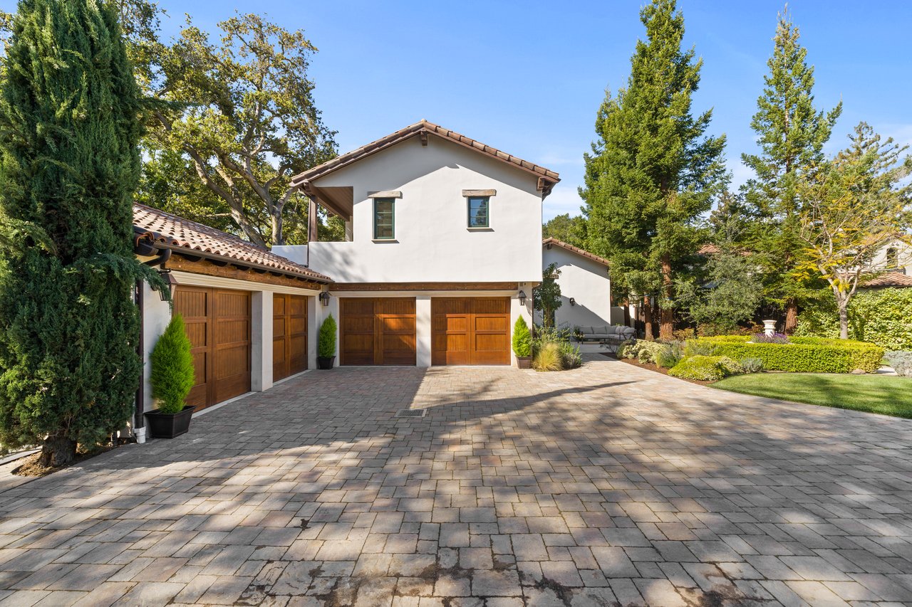 893 Laverne WAY