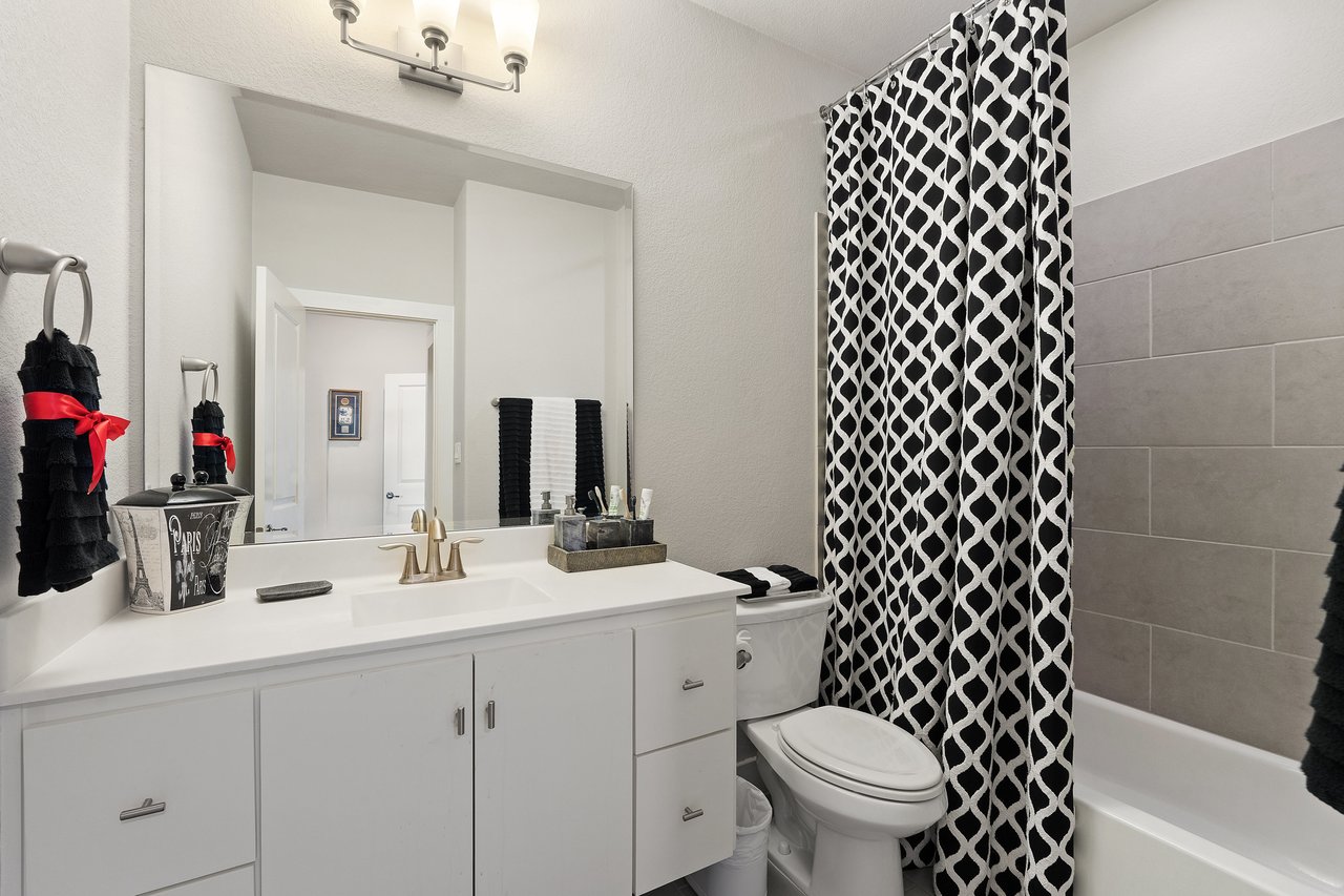 Modern Transitional Luxury Home in Gated Bluffs of Steiner Ranch | Lake Austin Access + Hill Country Views | $1.9MM