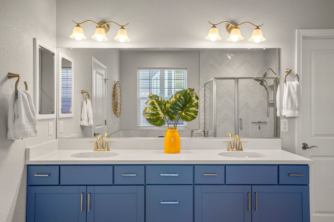 4354 Hanging Lake Circle