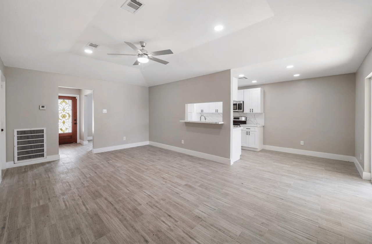 12710 Glenhollow Dr