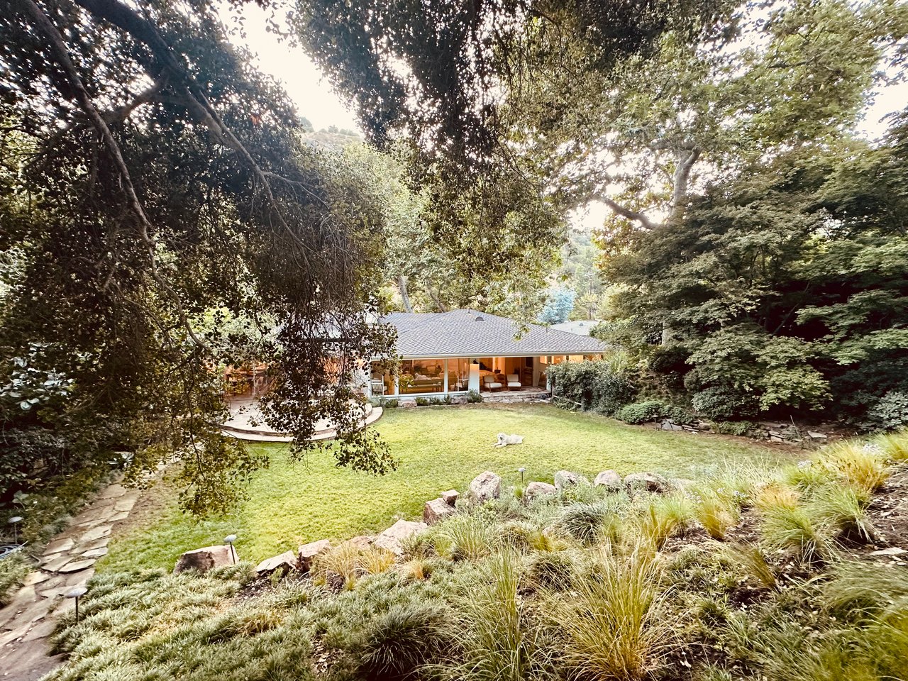 2610 Mandeville Canyon Rd
