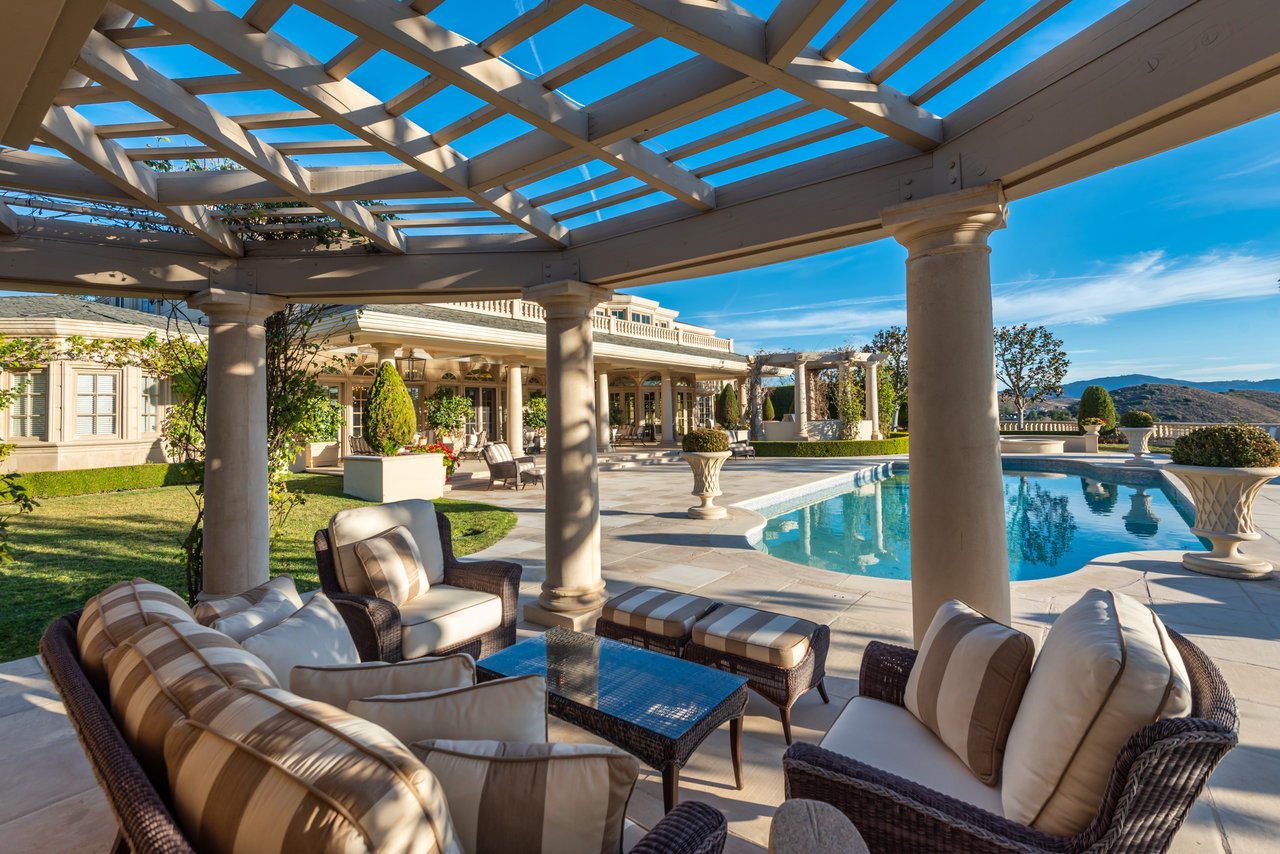 996 Vista Ridge Lane