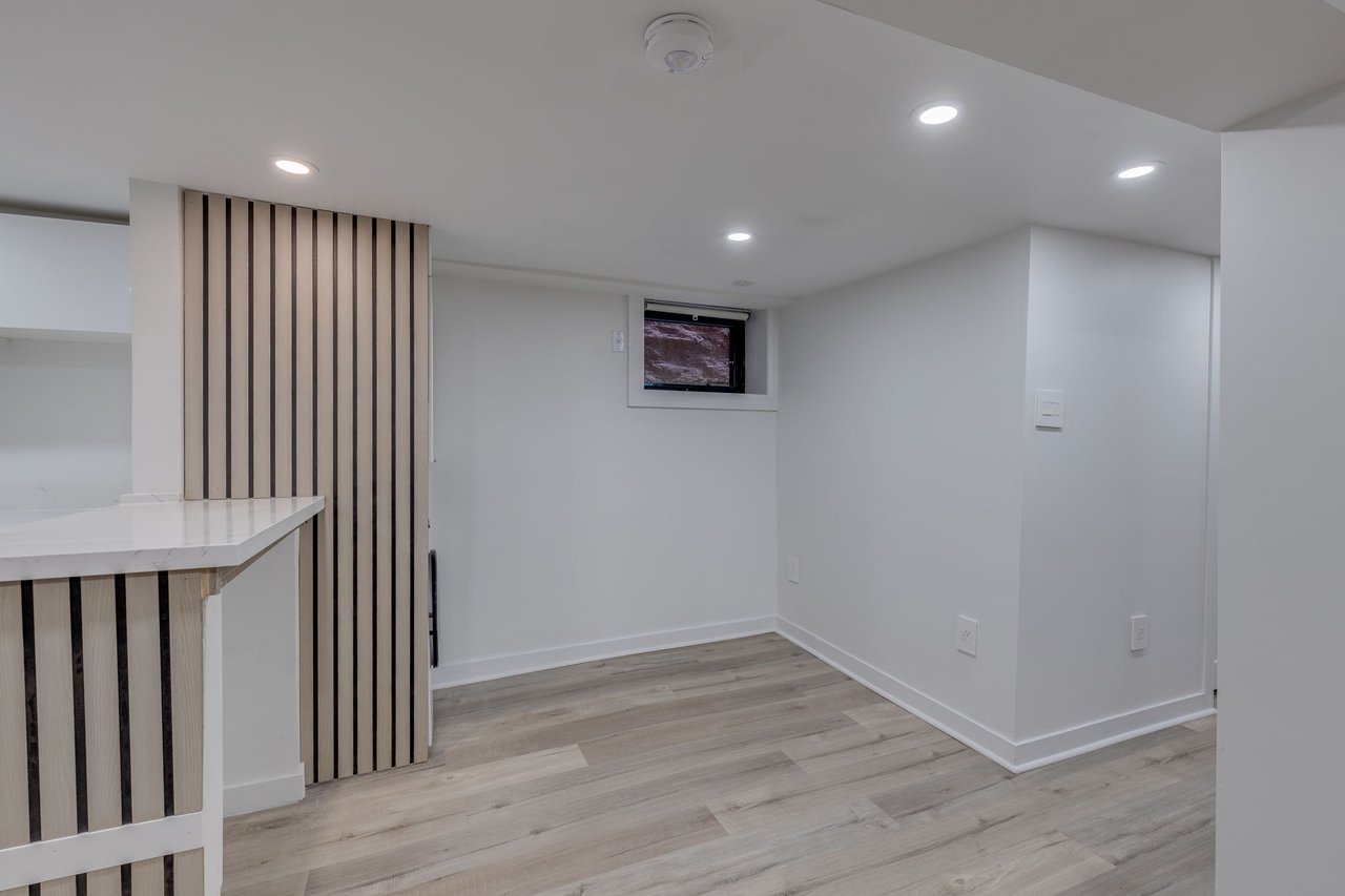 120 Glenlake Ave, Basement