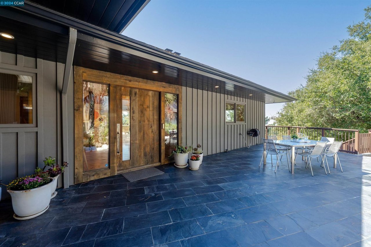 12 Ascot Lane