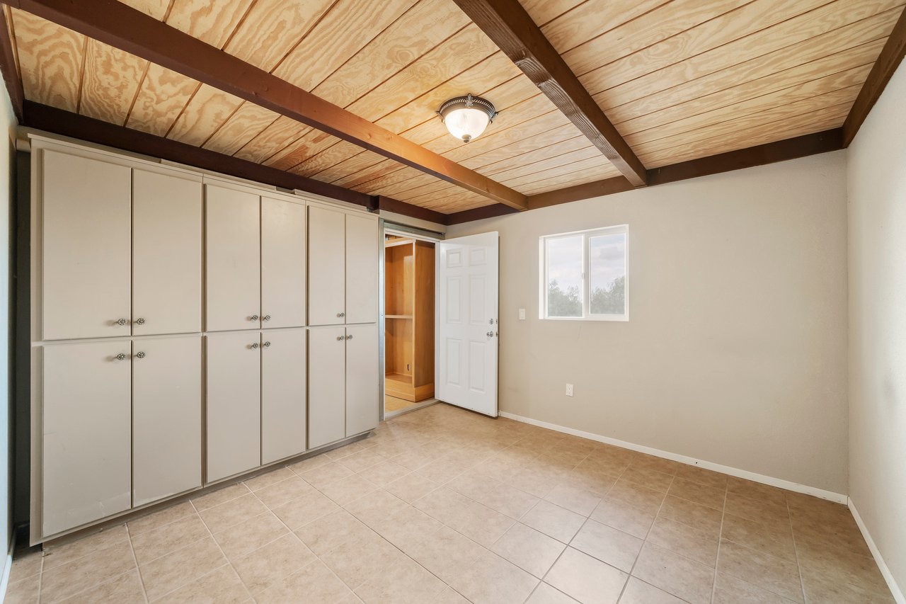 21100 Paseo Montana