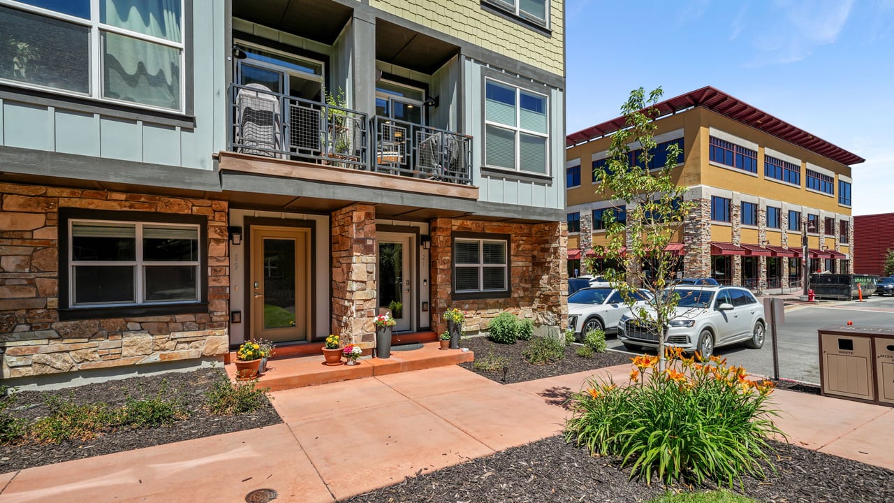 1370 Center Dr #21