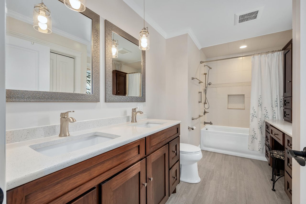 3N010 Woodview Dr West Chicago Sold at $290 Per Square Foot