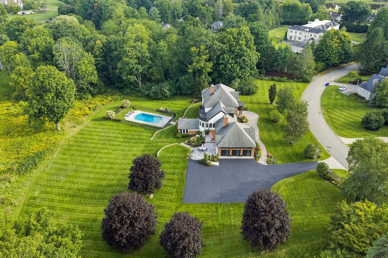3 Wyndemere Drive