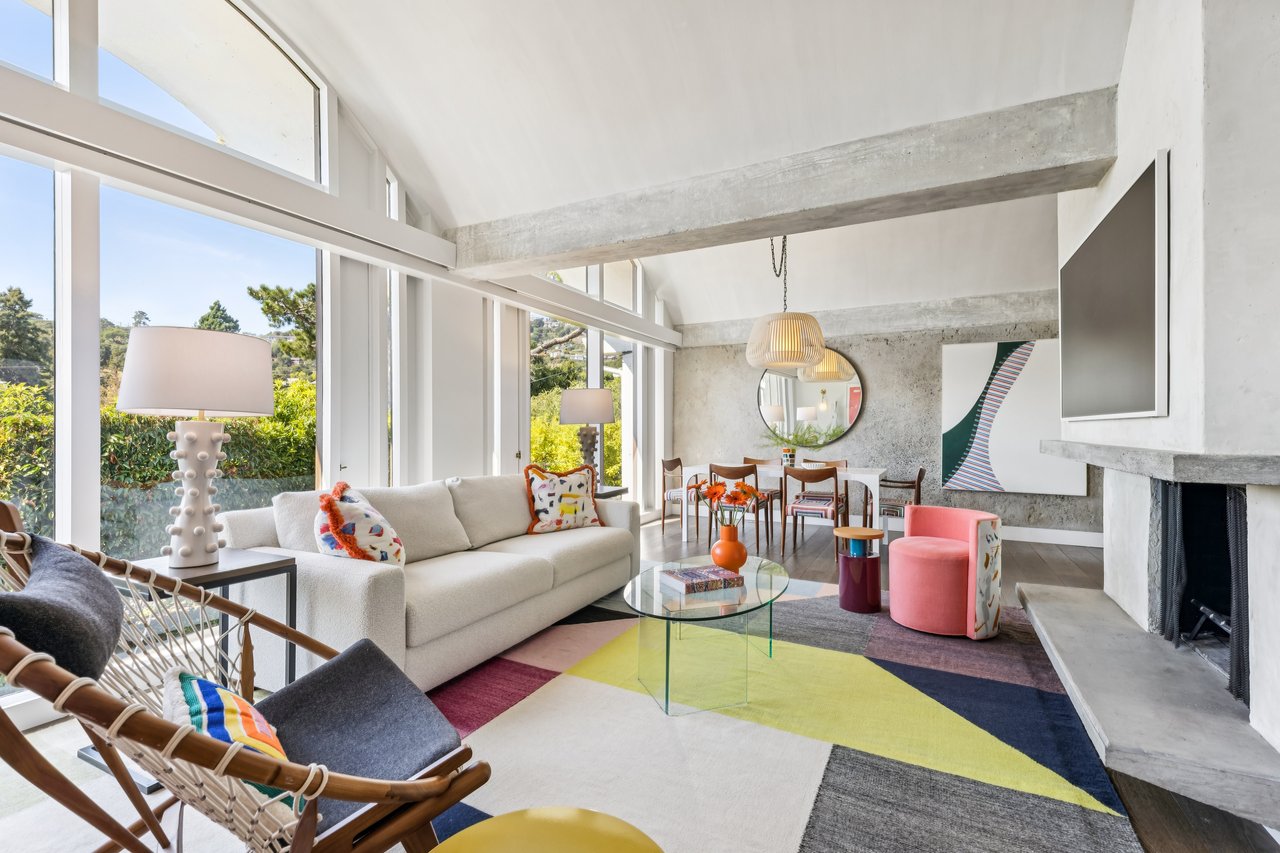 Stylish and Chic Upper Unit
