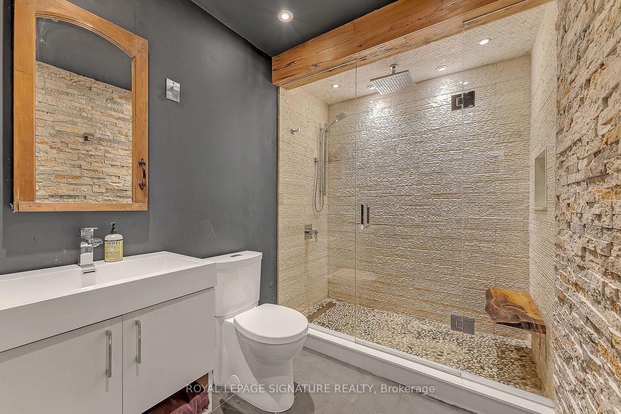 993 Queen St W 226