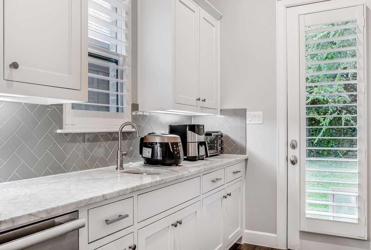 6910 Frontierwood Pl