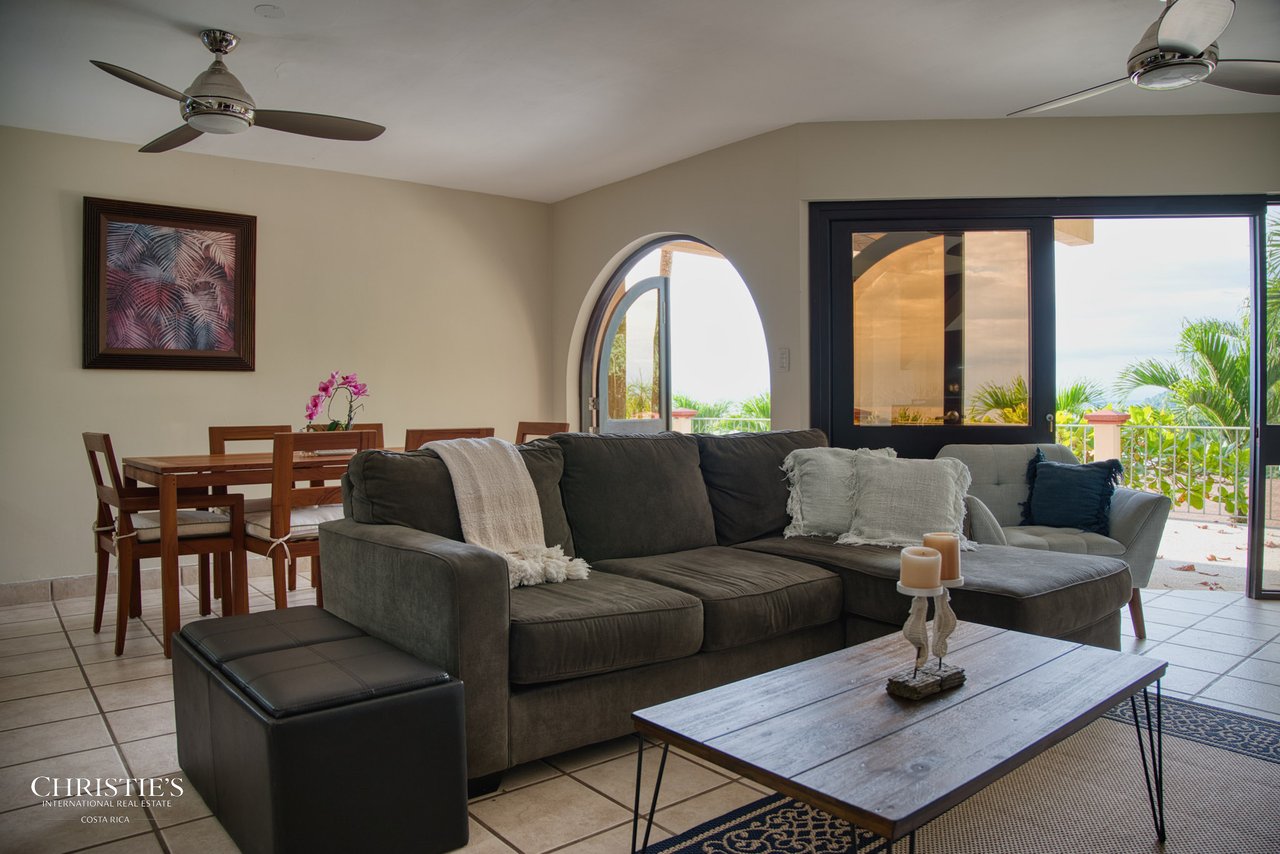 Exquisite Corner Townhouse with Panoramic Ocean Views – Faro Escondido