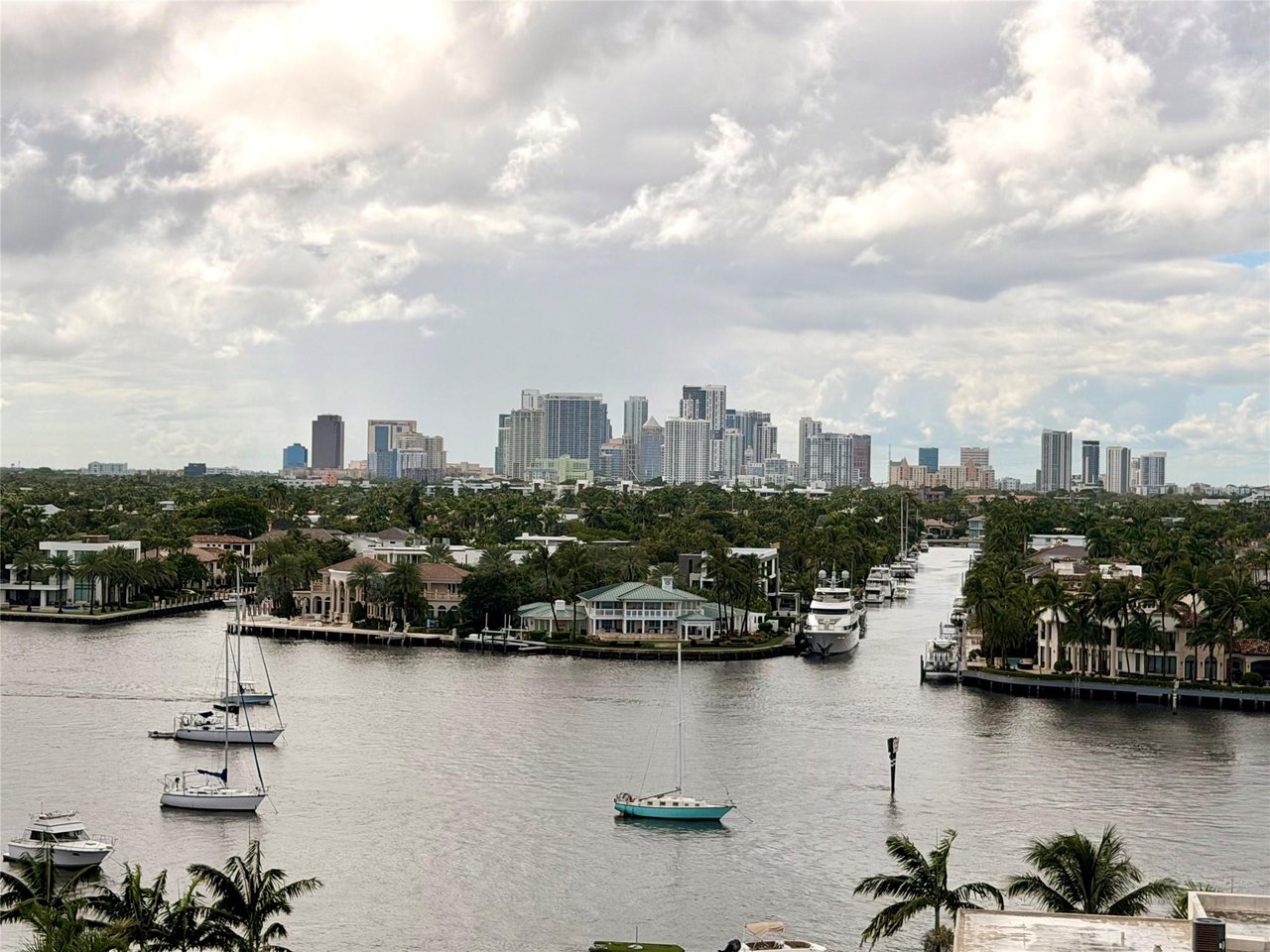 153 N Seabreeze Blvd S-602