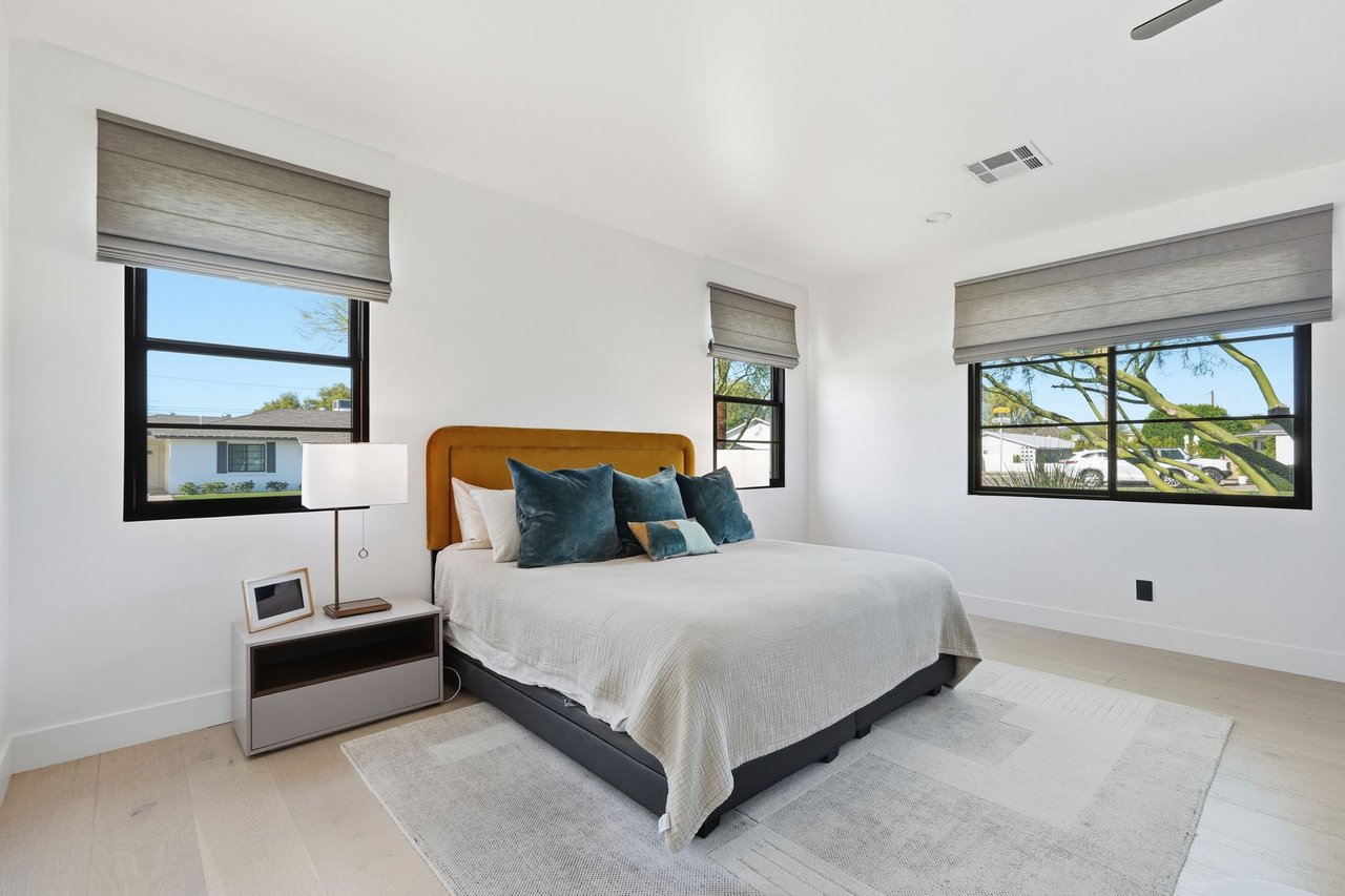 3901 E WELDON Avenue