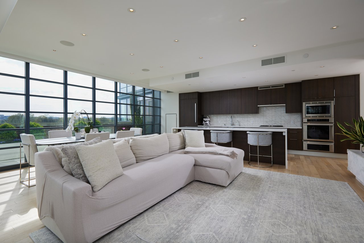 45 Sutton Square SW #306