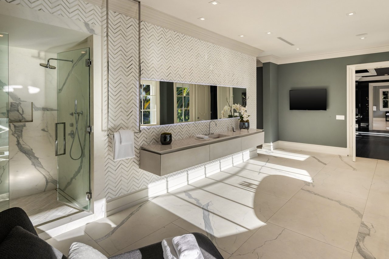 917 N Crescent Dr, Beverly Hills