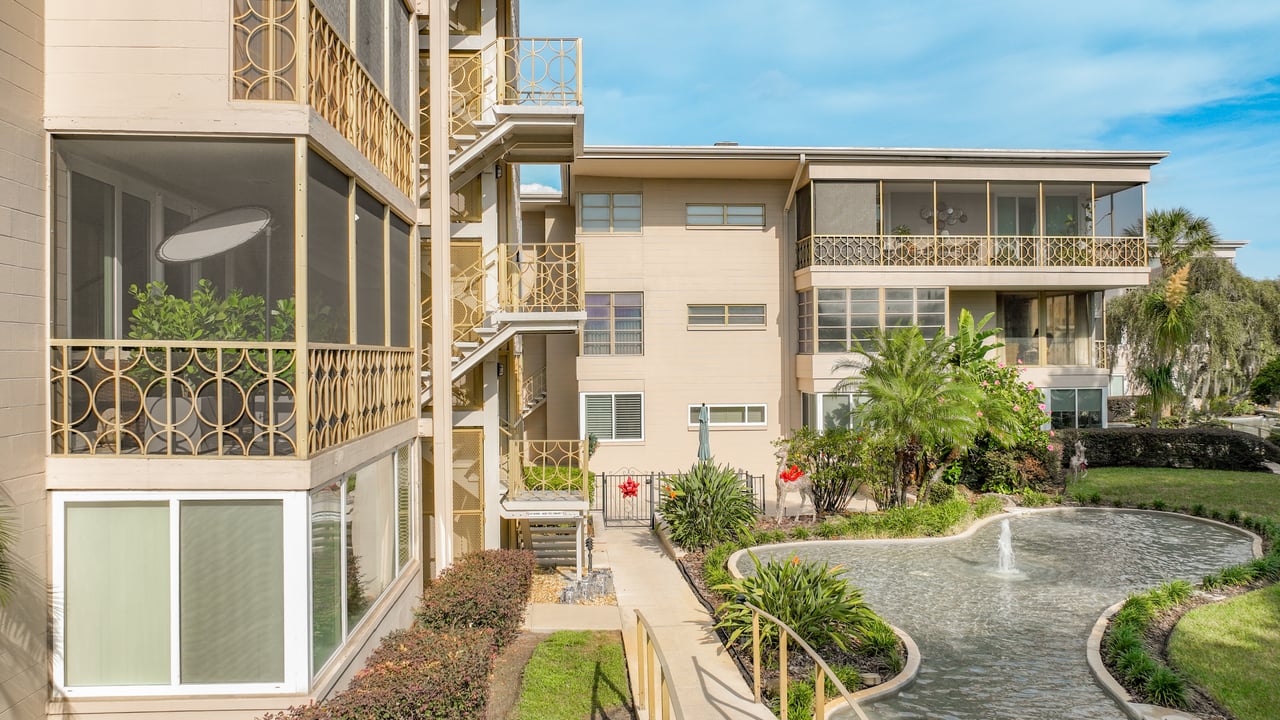 Blissful Downtown Winter Park Pied-à-Terre at Whispering Waters 