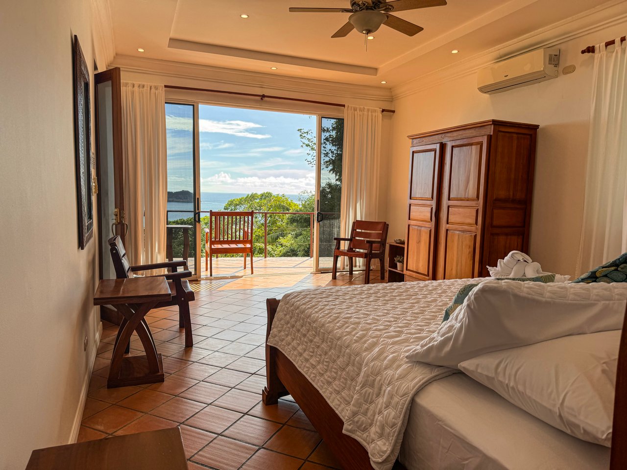 Villa Alegria with Outstanding Ocean View and Short Walk to the Beach