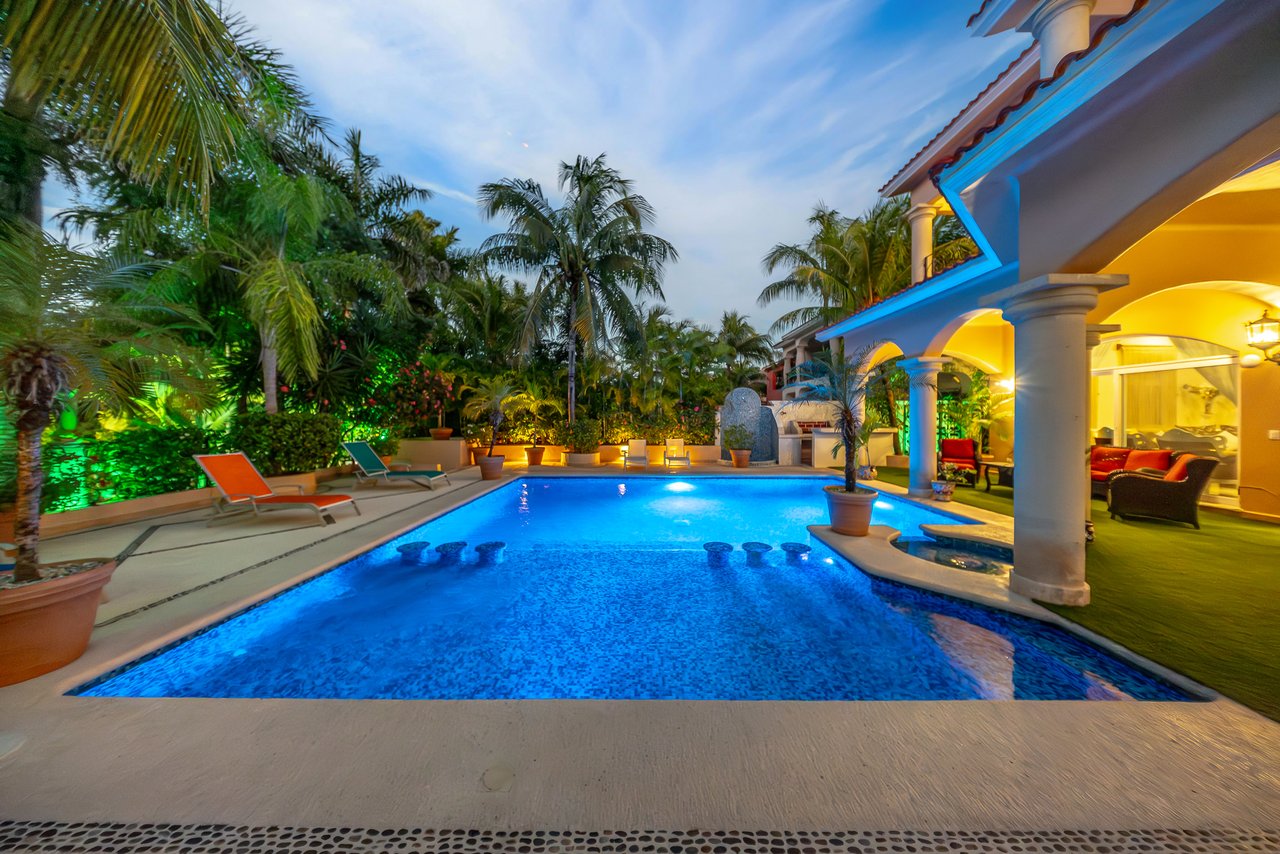 Villa Maravilla Puerto Aventuras | Golf-Front Luxury Villa