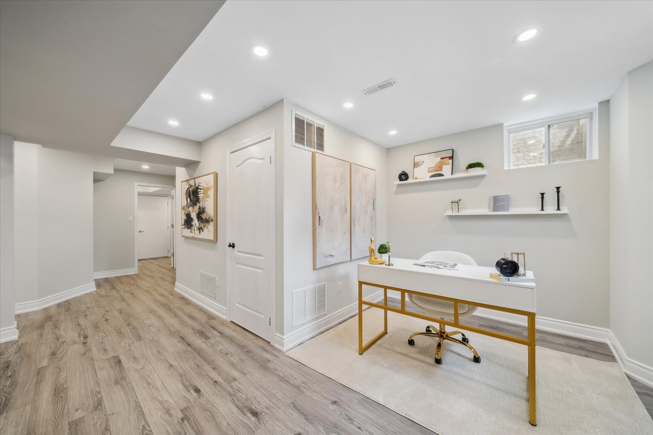 32 Maplebank Cres