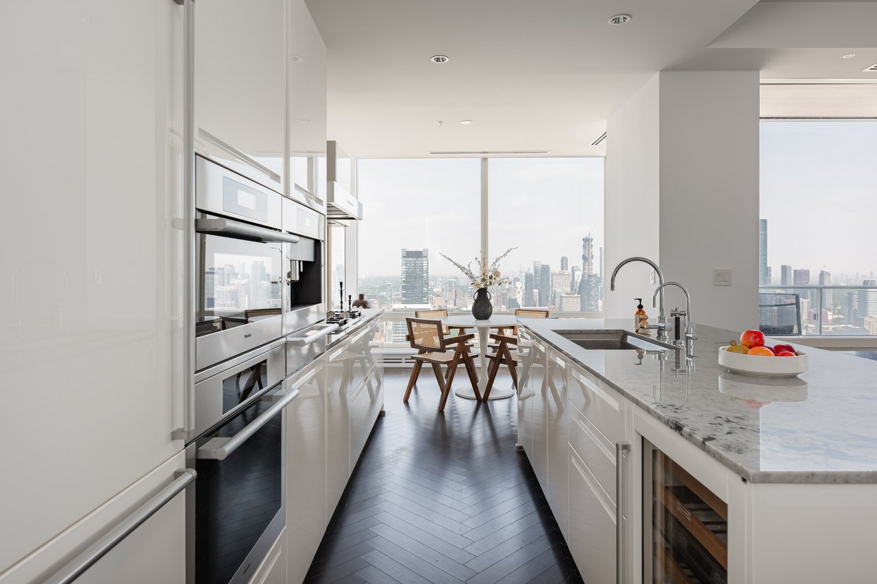 Suite 6104- 180 University Avenue