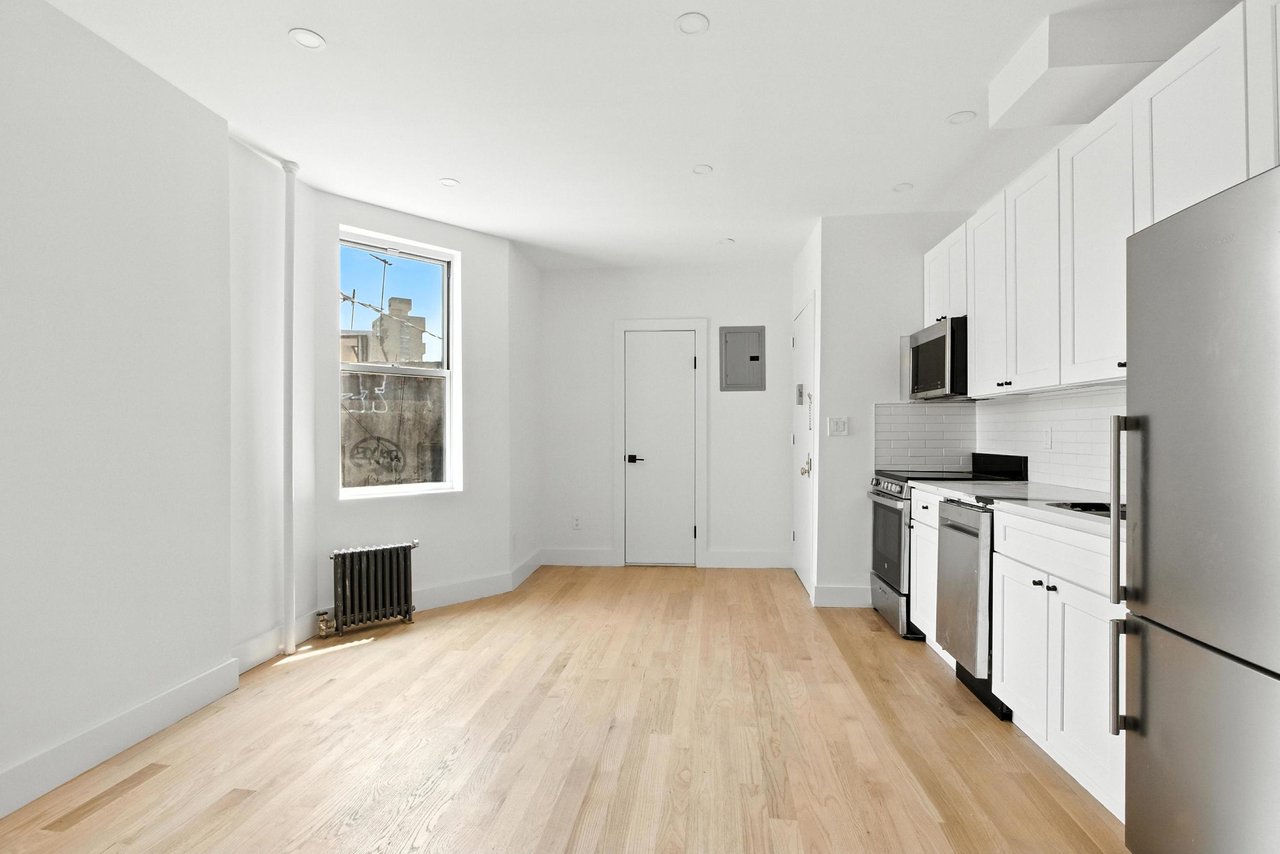 75 Baxter Street, #32