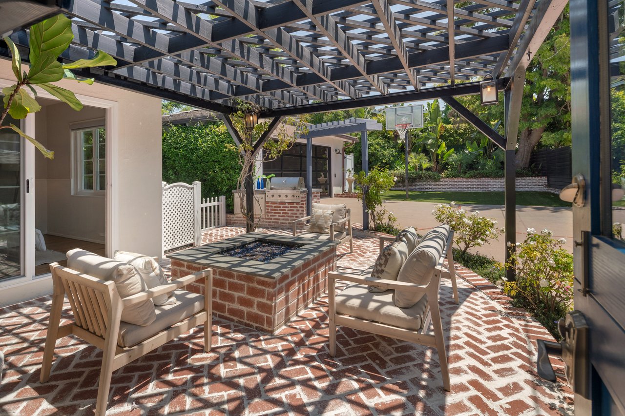 2116 Palos Verdes Drive W