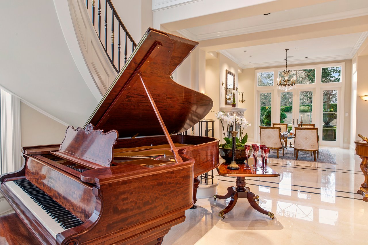 Neoclassical Clyde Hill Estate