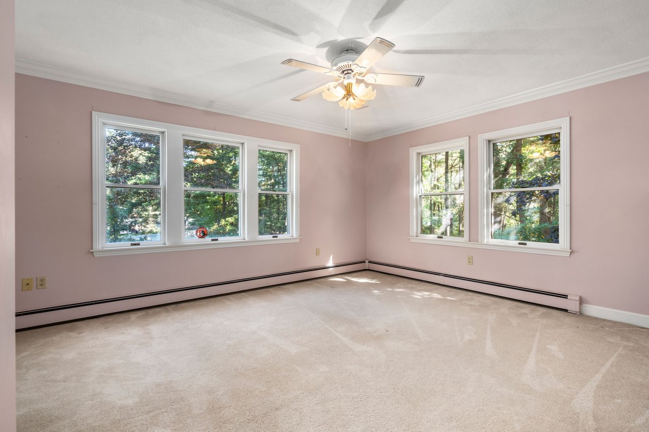 4 Leslie Rd