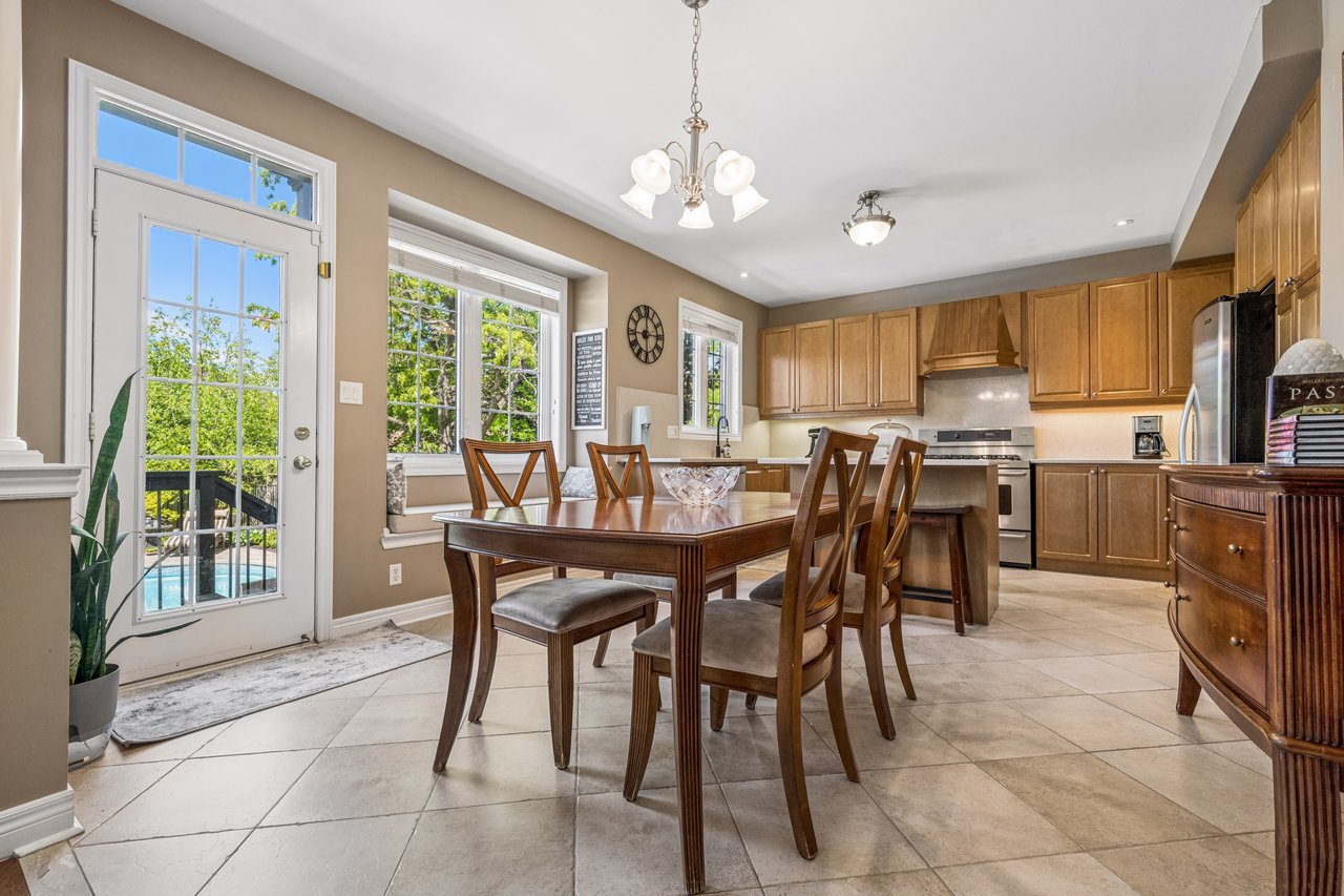 2283 Briargrove Circle, Oakville, ON