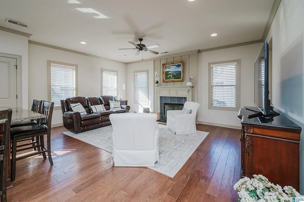 1074 Regent Park Dr