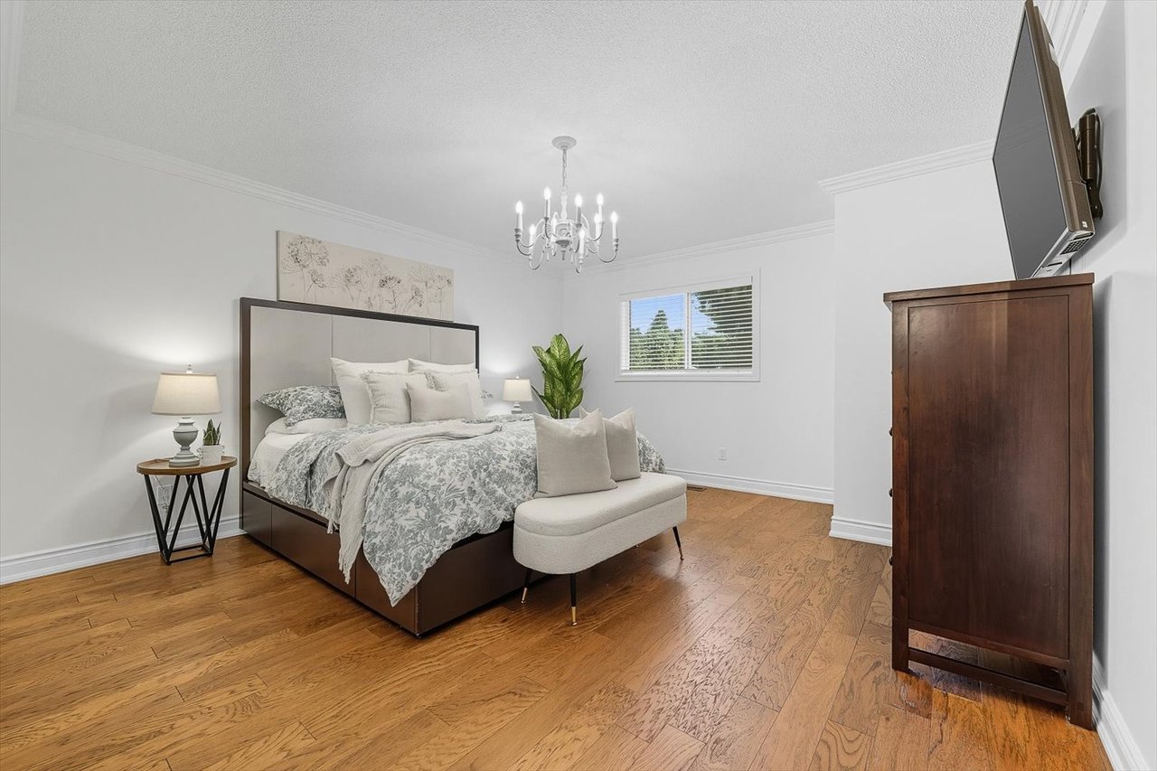 47A Oakwood Ave N