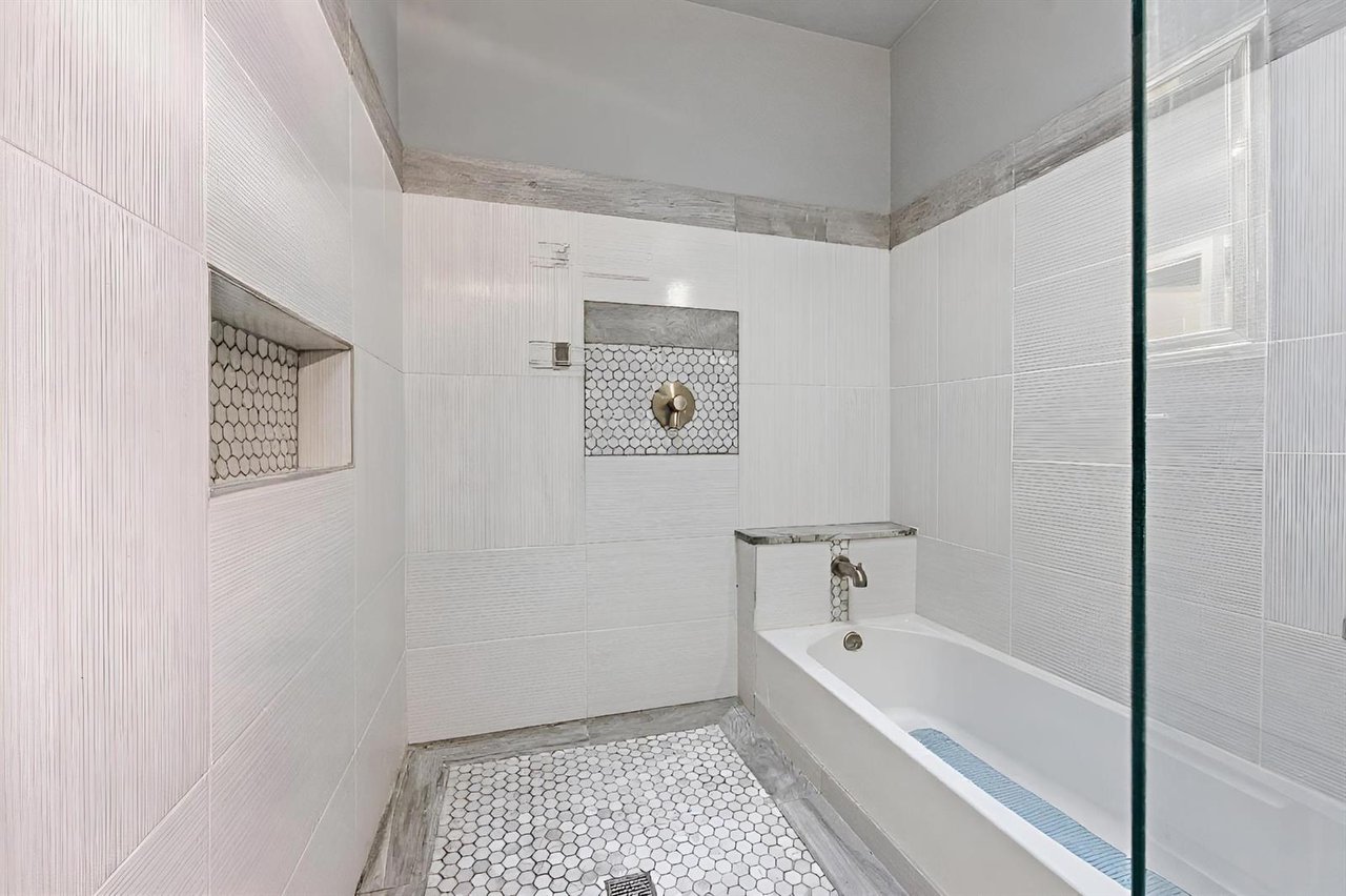 2495 NW 66th Dr