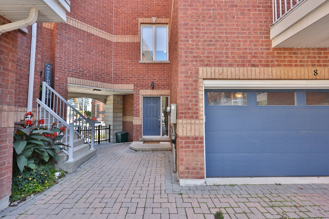 8-120 Bronte Road, Oakville 